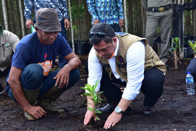 Menanam Mangrove untuk Menjaga Kedaulatan Negara